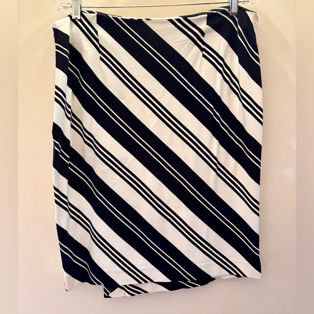 Chico’s Black White Stripe Faux Wrap Skirt Size 2 Large